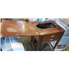 Image 2 : VINTAGE SEWING MACHINE IN TABLE