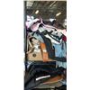 Image 1 : LARGE BOX OF HORSE ACCESSORIES