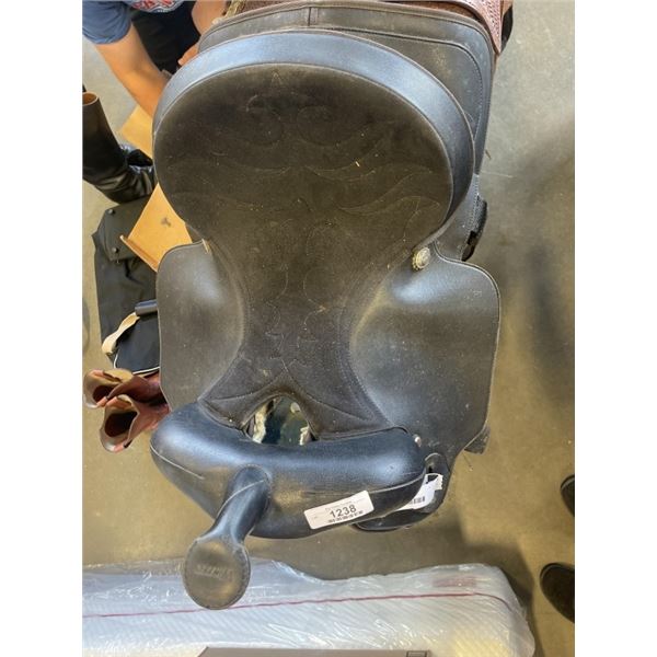 BLACK WINTEC HORSE SADDLE