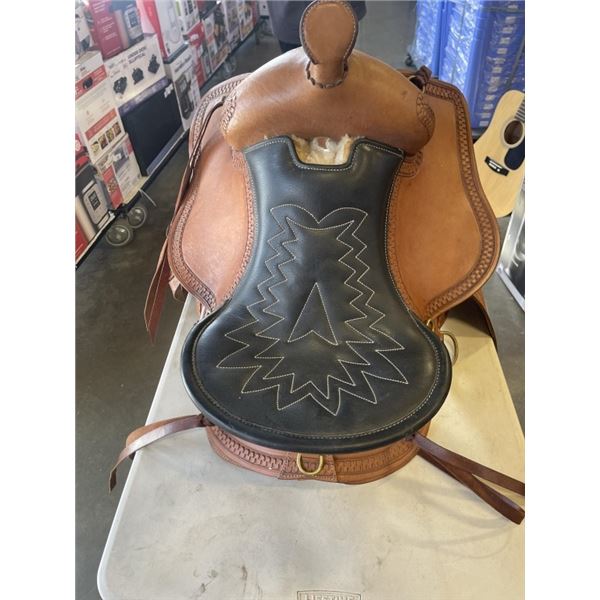 BROWN LEATHER SADDLE