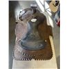 Image 1 : LEATHER CIRCLE Y HORSE SADDLE