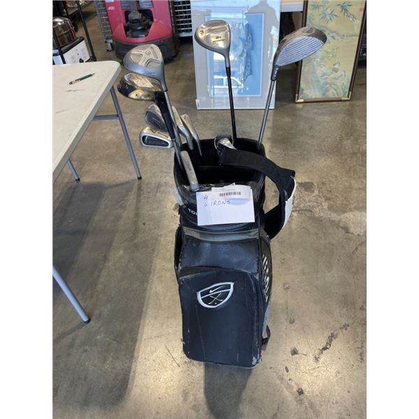 VINTAGE GOLF CLUBS IN BAG