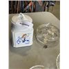 Image 2 : LOT OF CRYSTAL AND VINTAGE TETLEY TEA JAR