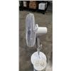 Image 4 : 2 FLOOR FANS