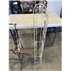 Image 3 : 2 METAL RACKS AND SIGN
