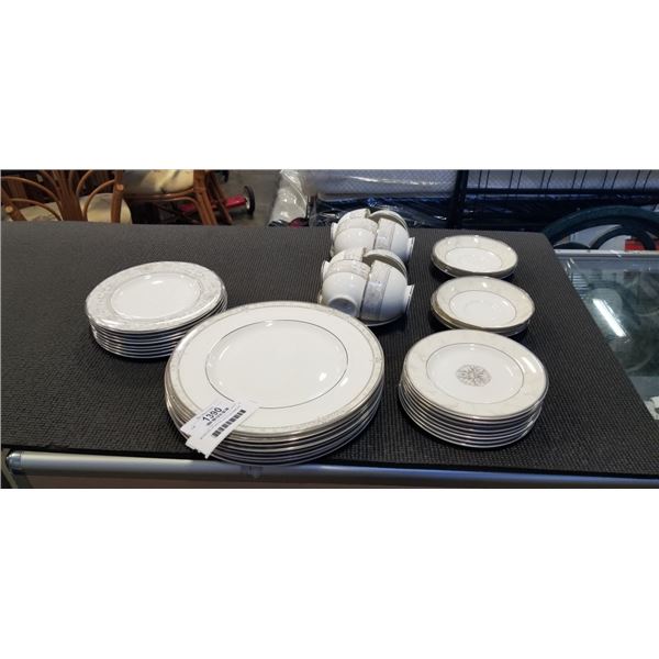 40 PIECES OF ROYAL DOULTON NAPLES PLATINUM FINE BONE CHINA