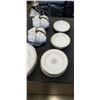 Image 2 : 40 PIECES OF ROYAL DOULTON NAPLES PLATINUM FINE BONE CHINA