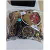 Image 2 : BAG OF MISC JEWELRY, PIECES AND PARTS