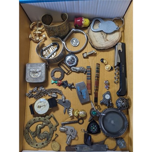 TRAY OF MISC COLLECTIBLES