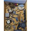 Image 1 : TRAY OF MISC COLLECTIBLES