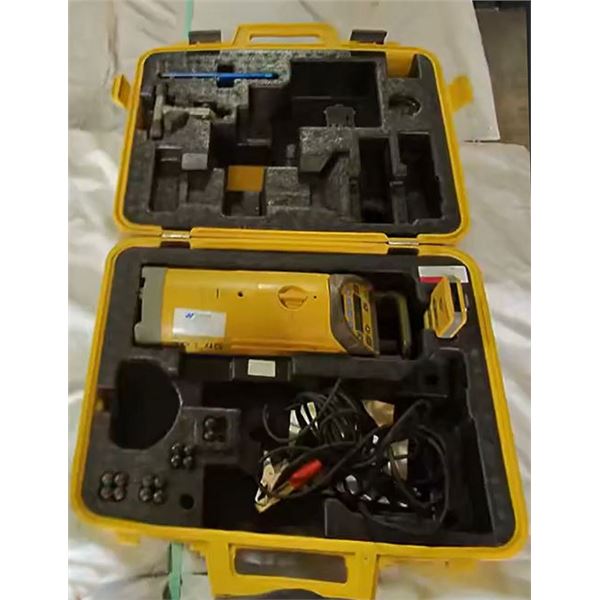 TopCon TP-L4G Green Beam Pipe Laser in Hard Case