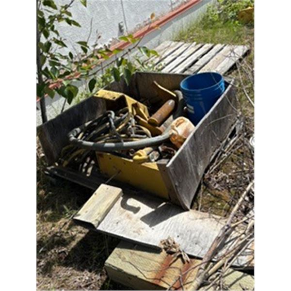 Misc pallet - hose outside