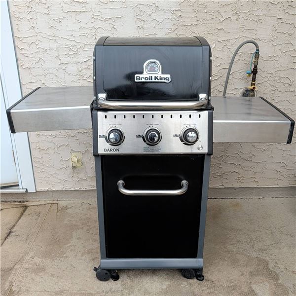 Broil King Baron Gas Grill with Side Shelves, Cover & Chef's Matt