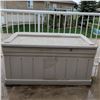 Image 2 : Suncast Plastic Outdoor Storage Box