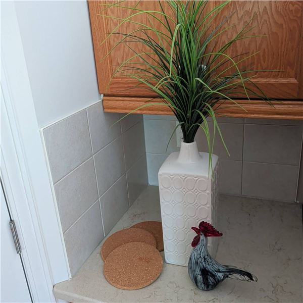 Murano Glass Rooster 10x8 w/ Decorative Ceramic Vase & Cork Trivets