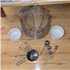 Image 11 : Entertainer's Essentials Assorted Servingware