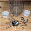 Image 12 : Entertainer's Essentials Assorted Servingware