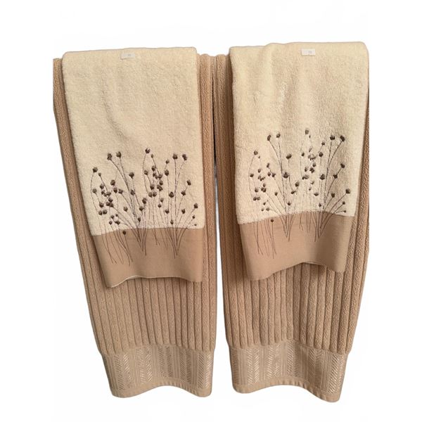 Elegant Bathroom Towels with Design