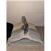 Image 2 : Multicolored Velvet Hangers