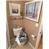 Image 1 : Bathroom Decor and Textiles Assortment
