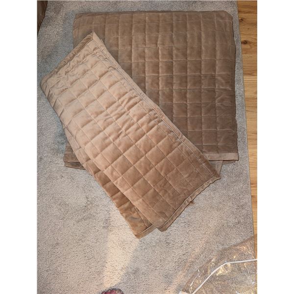 Queen Sized Tan Quilted Microfiber Blanket w Pillow Shams