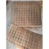Image 3 : Queen Sized Tan Quilted Microfiber Blanket w Pillow Shams
