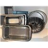 Image 4 : Kitchen Bakeware and Small Appliance Lot