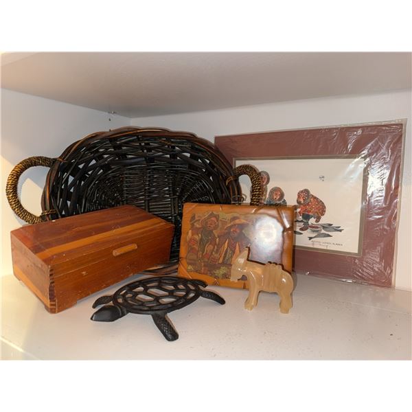 Decorative Objects and Artwork Lot