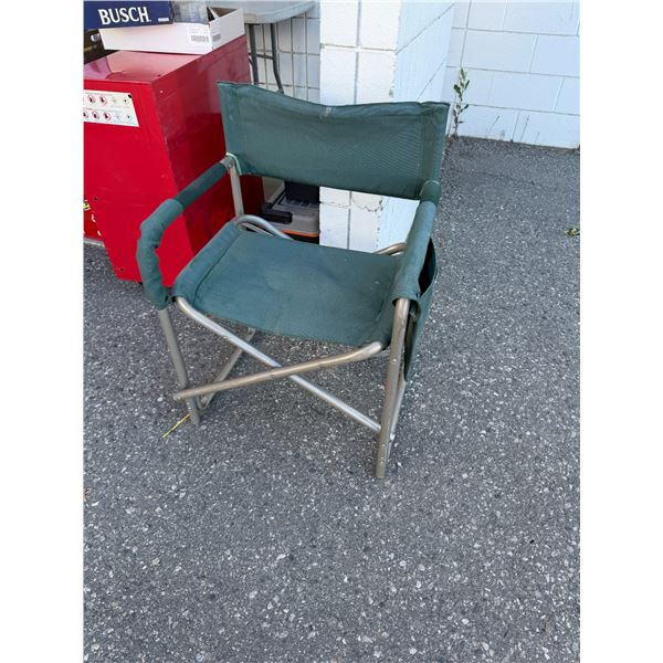 Folding camp chair