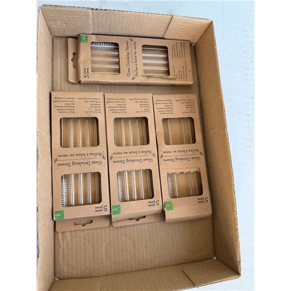 Glass drinking straws with cleaner