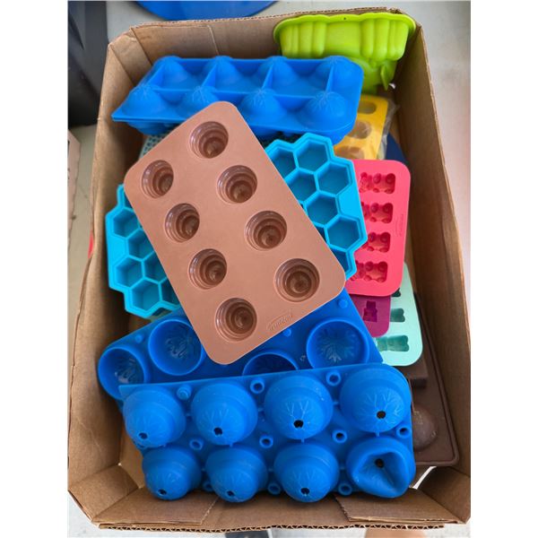 Silicone baking items or ice cube tray
