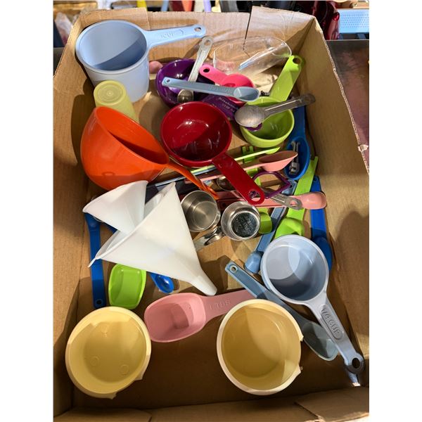 Measuring cups and spoons