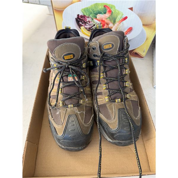 Dakota boots size 13  EE