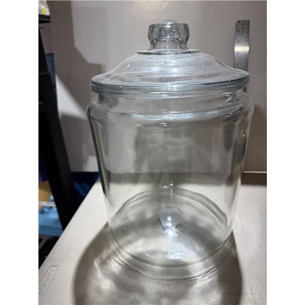 Glass jar
