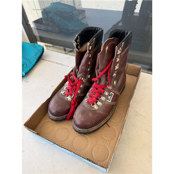 Mattterhorne boots size 10