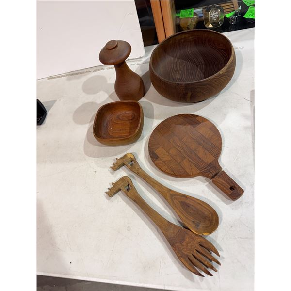 Wooden kitchen items