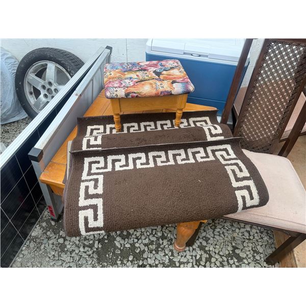 Footstool & Hall Runner Lot