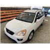 Image 4 : PARKSVILLE - 2011 KIA RONDO WHITE 148314 KMS - D334477
