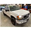 Image 10 : PARKSVILLE - 2004 GMC SIERRA WHITE 260450 KMS - D320245