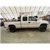 Image 11 : PARKSVILLE - 2004 GMC SIERRA WHITE 260450 KMS - D320245