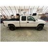 Image 12 : PARKSVILLE - 2004 GMC SIERRA WHITE 260450 KMS - D320245