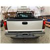 Image 18 : PARKSVILLE - 2004 GMC SIERRA WHITE 260450 KMS - D320245