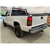 Image 20 : PARKSVILLE - 2004 GMC SIERRA WHITE 260450 KMS - D320245