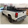 Image 21 : PARKSVILLE - 2004 GMC SIERRA WHITE 260450 KMS - D320245