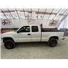 Image 23 : PARKSVILLE - 2004 GMC SIERRA WHITE 260450 KMS - D320245