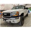 Image 2 : PARKSVILLE - 2004 GMC SIERRA WHITE 260450 KMS - D320245
