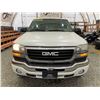 Image 6 : PARKSVILLE - 2004 GMC SIERRA WHITE 260450 KMS - D320245