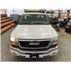 Image 7 : PARKSVILLE - 2004 GMC SIERRA WHITE 260450 KMS - D320245