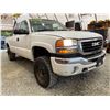 Image 8 : PARKSVILLE - 2004 GMC SIERRA WHITE 260450 KMS - D320245