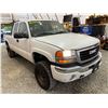 Image 9 : PARKSVILLE - 2004 GMC SIERRA WHITE 260450 KMS - D320245